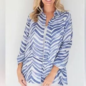 ilinen classic button down blue white zebra shirt; 100% linen , size medium